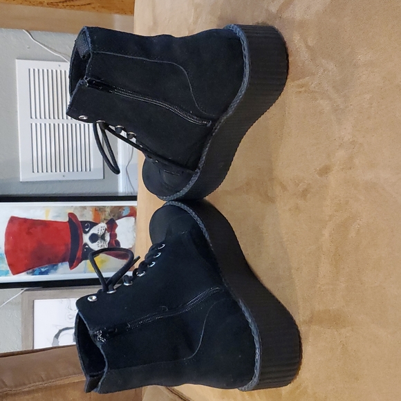 BRAND NEW T.U.K BOOTS - Picture 4 of 7